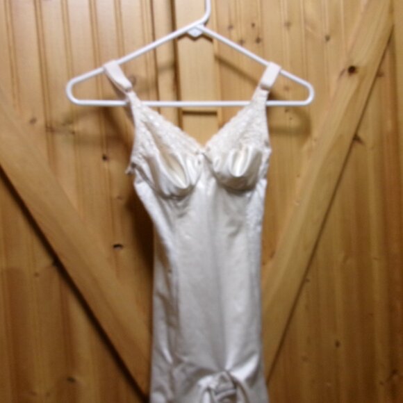 Vtg One piece shaper Underscore 34 B ivory lace bodice and legs - Picture 4 of 6